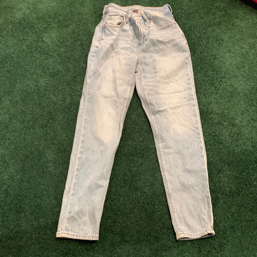 American Eagle mom jean